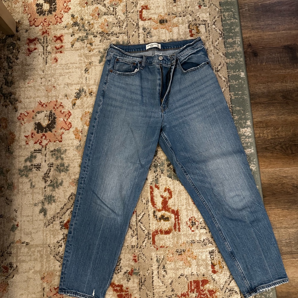 Abercrombie & Fitch Denim | Ankle Mom-Jean | Size 12R (31R) | EUC